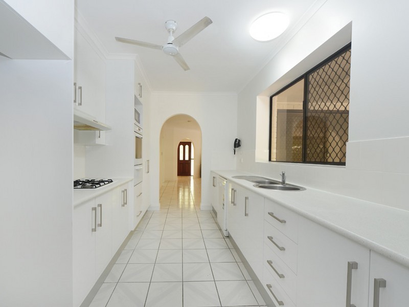 4 Finch Street, Bayview Heights QLD 4868