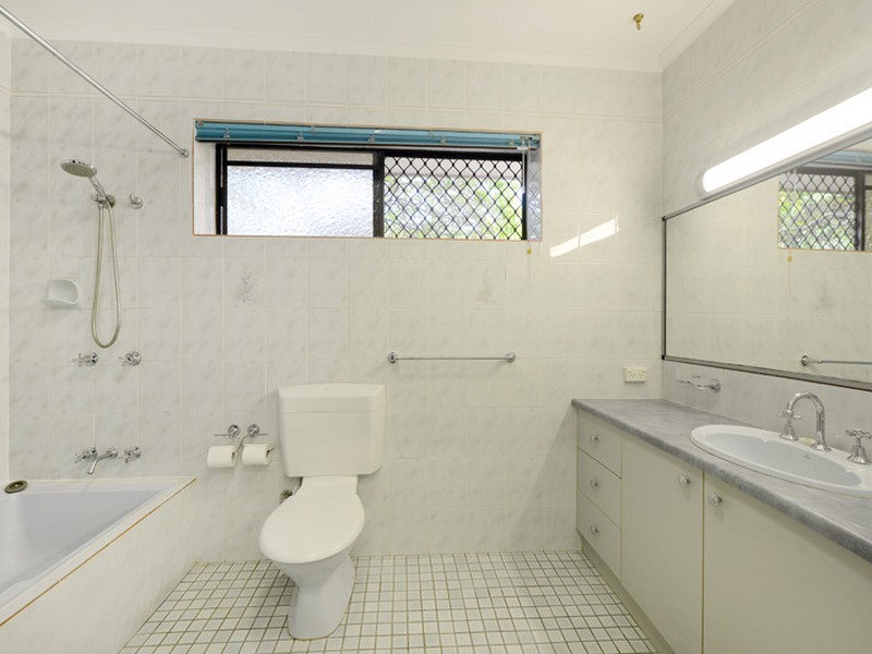 4 Finch Street, Bayview Heights QLD 4868