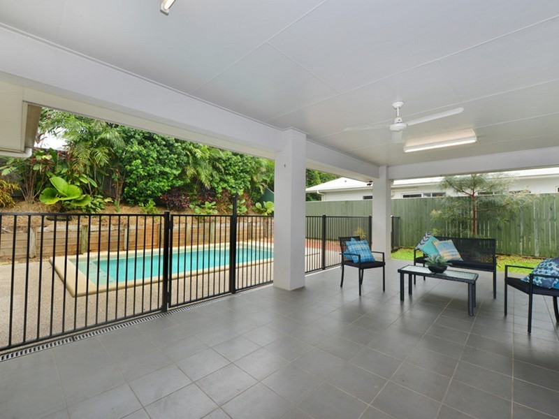 14 Springbrook Avenue, Redlynch QLD 4870