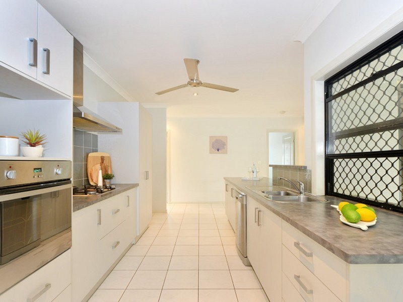 14 Springbrook Avenue, Redlynch QLD 4870