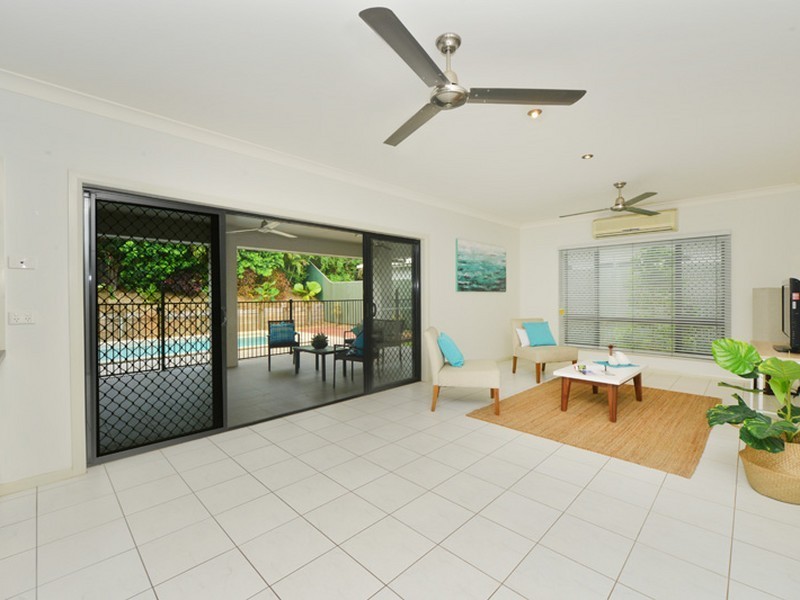 14 Springbrook Avenue, Redlynch QLD 4870