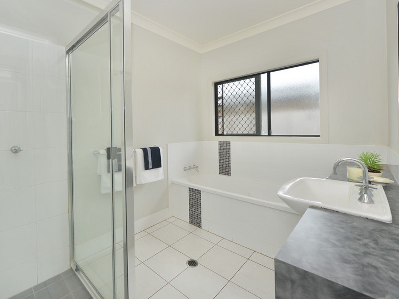 14 Springbrook Avenue, Redlynch QLD 4870