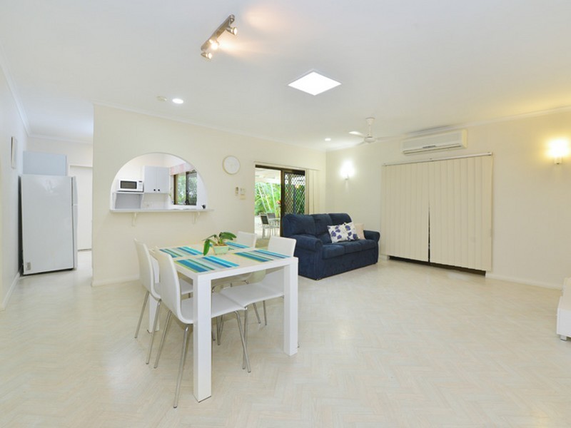 15 Hobson Drive, Brinsmead QLD 4870