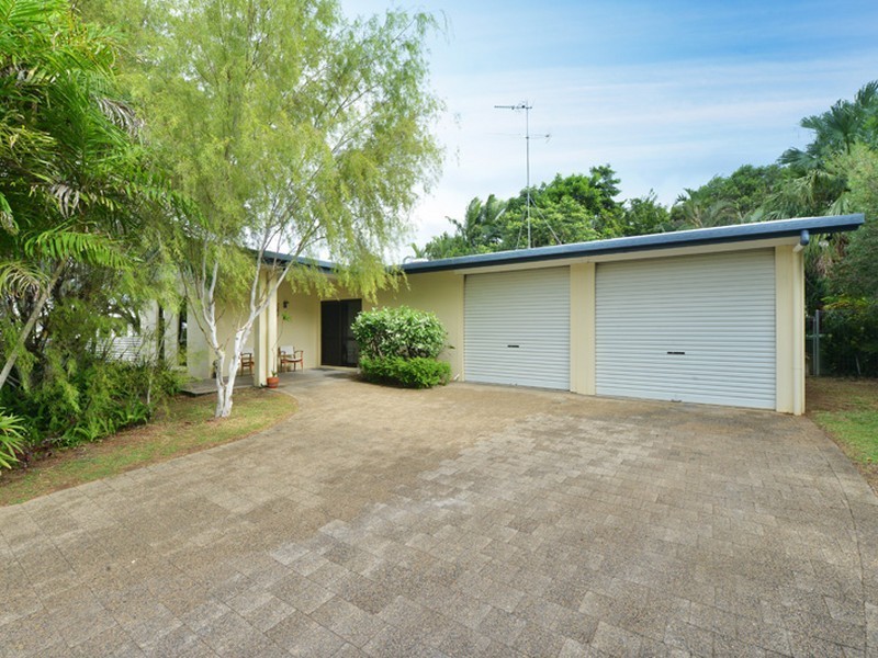15 Hobson Drive, Brinsmead QLD 4870