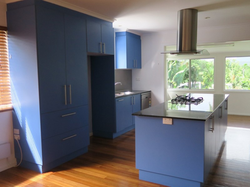 19 Sommerville Crescent, Whitfield QLD 4870