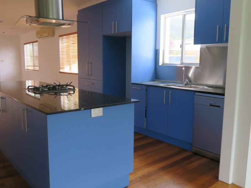 19 Sommerville Crescent, Whitfield QLD 4870