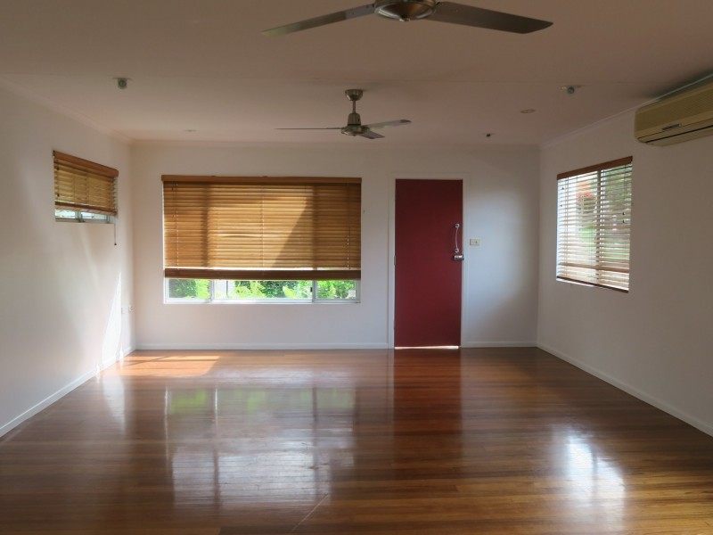 19 Sommerville Crescent, Whitfield QLD 4870