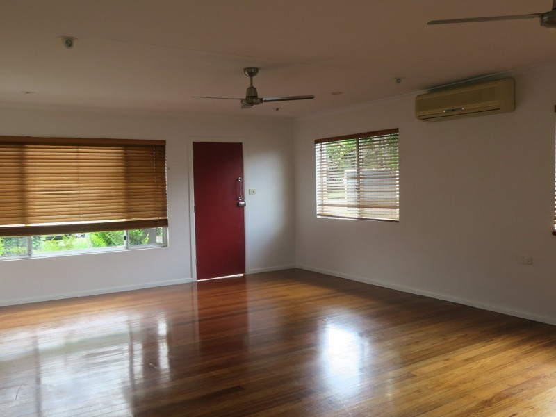 19 Sommerville Crescent, Whitfield QLD 4870