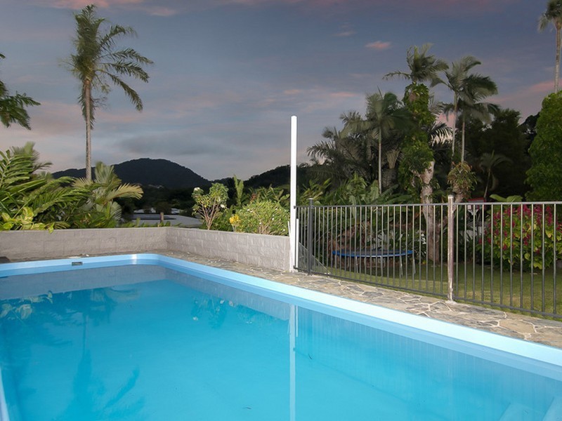 19 Sommerville Crescent, Whitfield QLD 4870