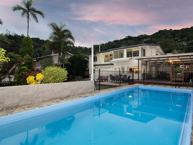 19 Sommerville Crescent, Whitfield QLD 4870