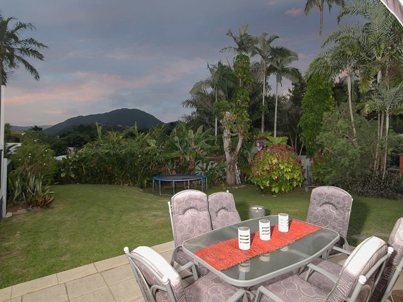 19 Sommerville Crescent, Whitfield QLD 4870