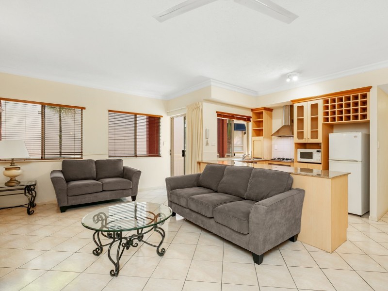 1113/2 Greenslopes Street, Cairns North QLD 4870