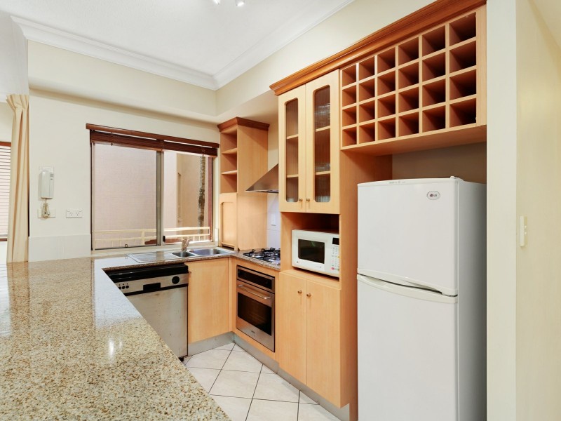 1113/2 Greenslopes Street, Cairns North QLD 4870