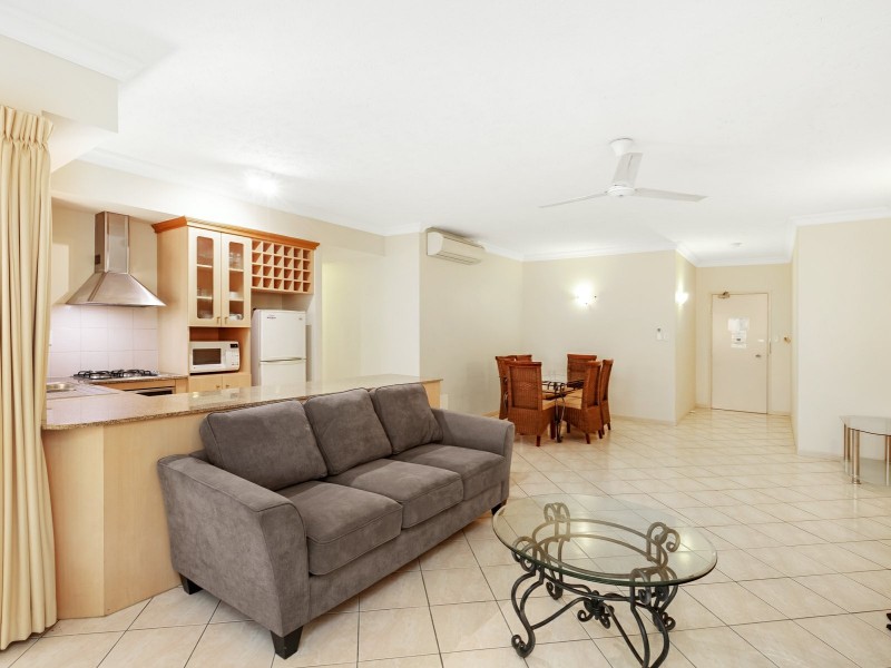 1113/2 Greenslopes Street, Cairns North QLD 4870