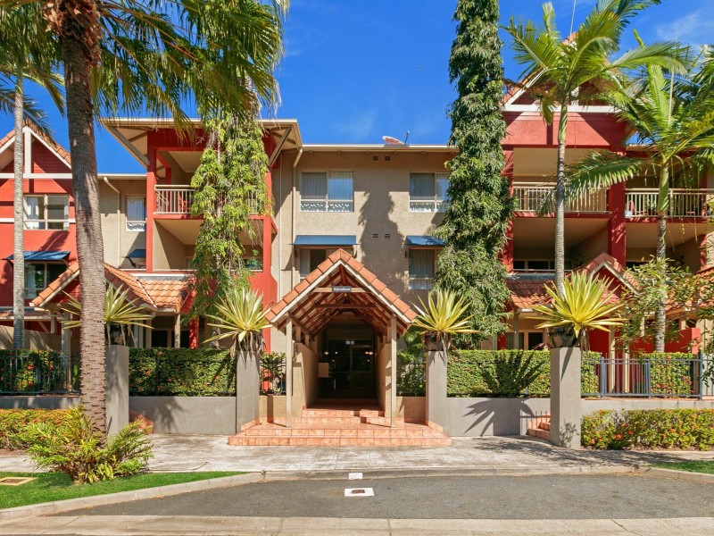 1113/2 Greenslopes Street, Cairns North QLD 4870