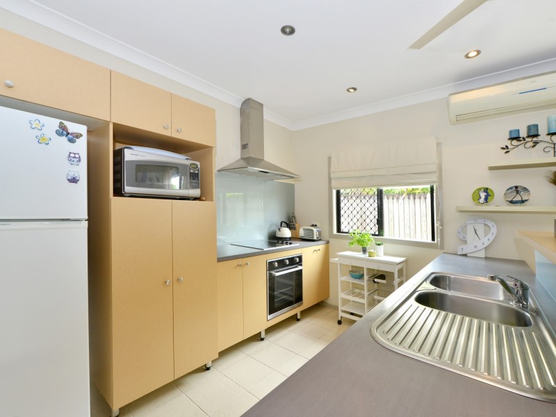 17 Sherwood Close, Brinsmead QLD 4870