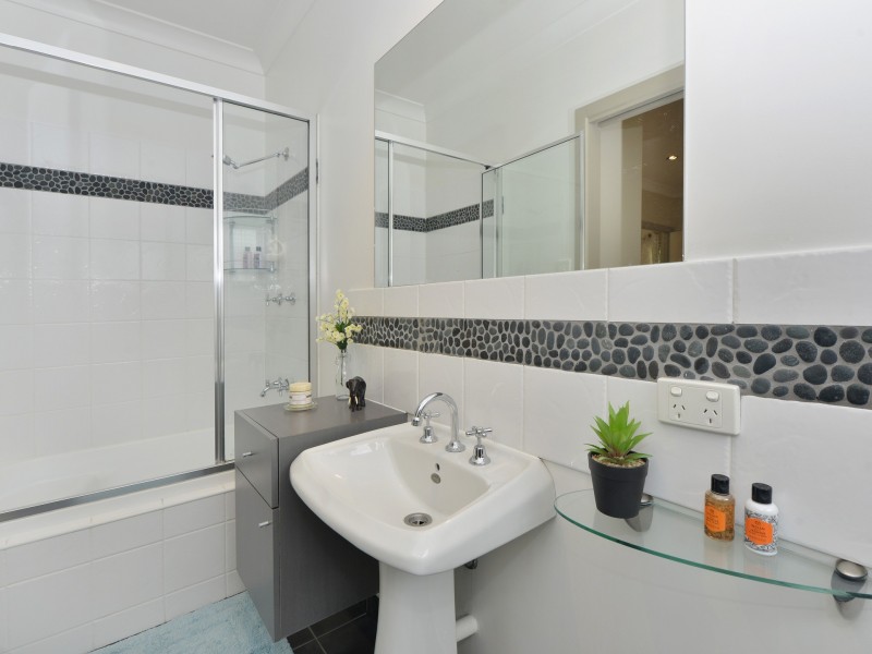 17 Sherwood Close, Brinsmead QLD 4870