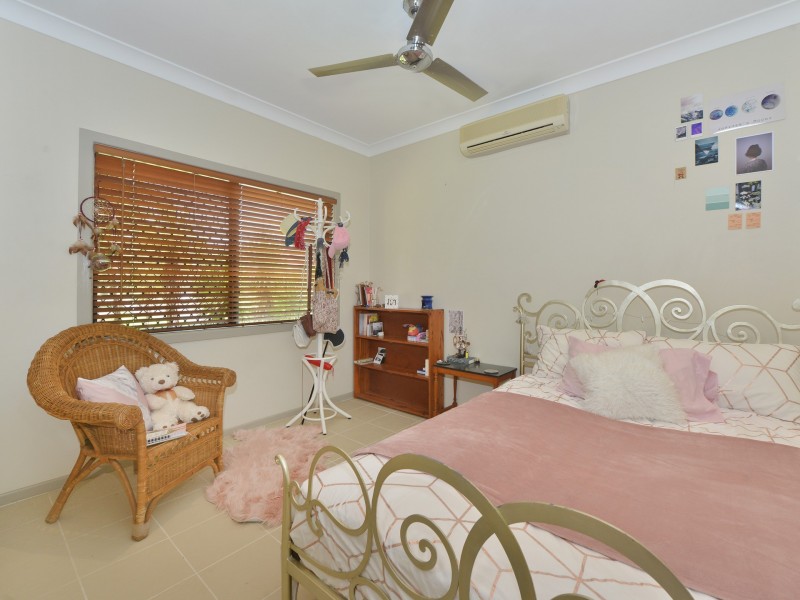 17 Sherwood Close, Brinsmead QLD 4870