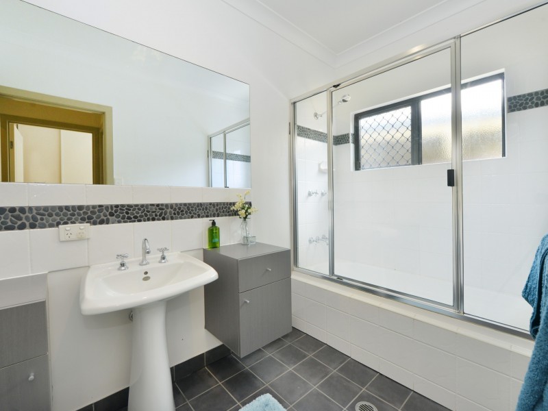 17 Sherwood Close, Brinsmead QLD 4870