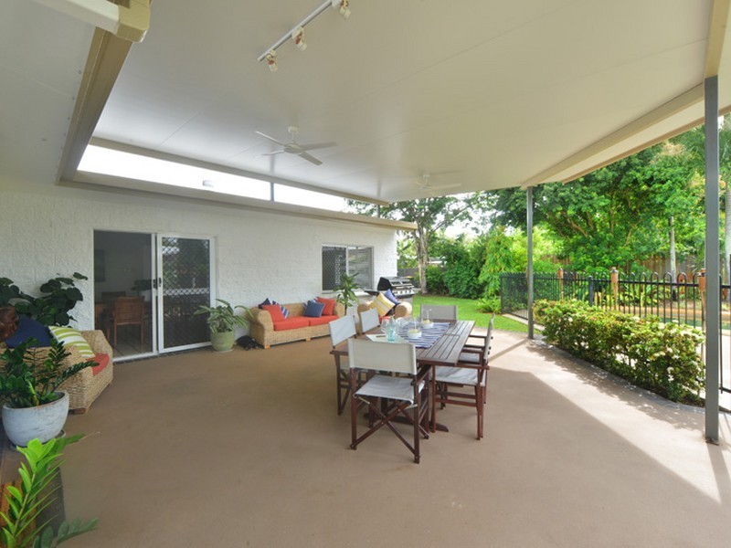 3 Elm Street, Holloways Beach QLD 4878