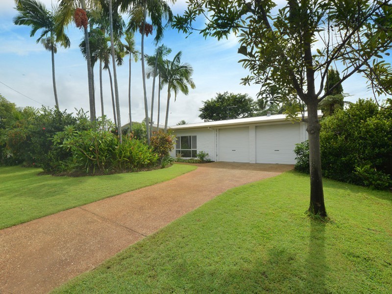 3 Elm Street, Holloways Beach QLD 4878
