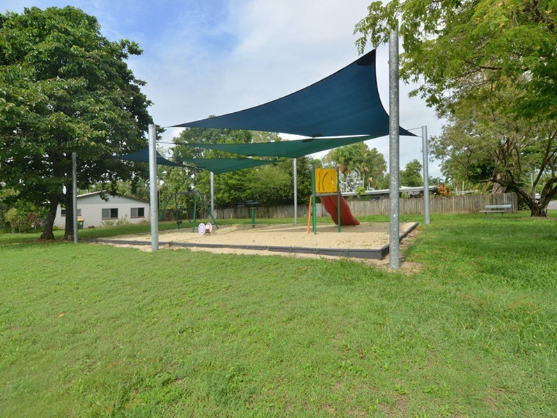 3 Elm Street, Holloways Beach QLD 4878