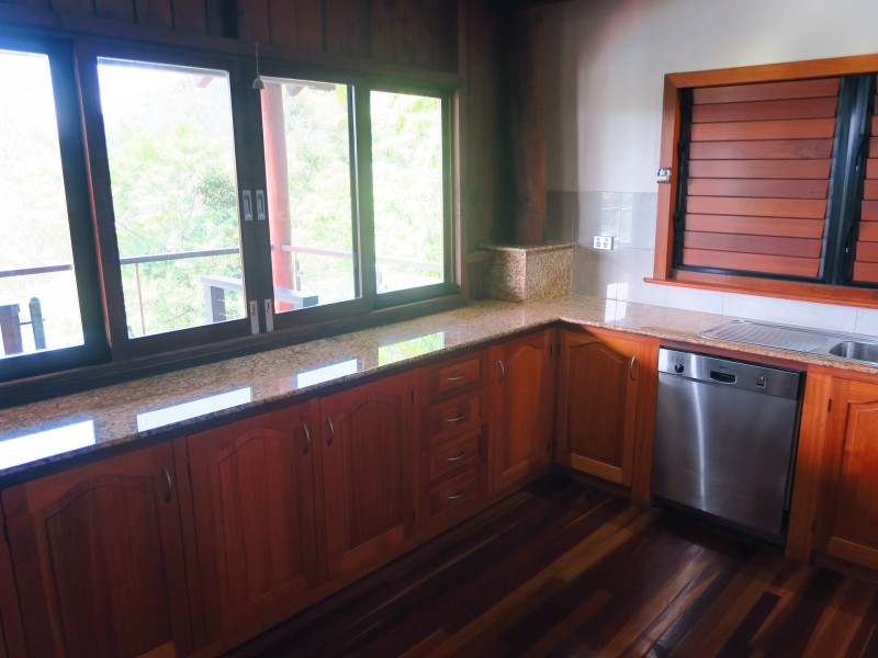 137 Sydney Street, Bayview Heights QLD 4868
