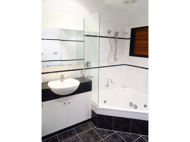 137 Sydney Street, Bayview Heights QLD 4868