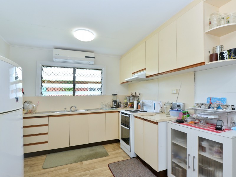 34 Curtin Street, Westcourt QLD 4870