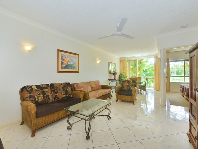 808/2 Greenslopes Street, Cairns North QLD 4870