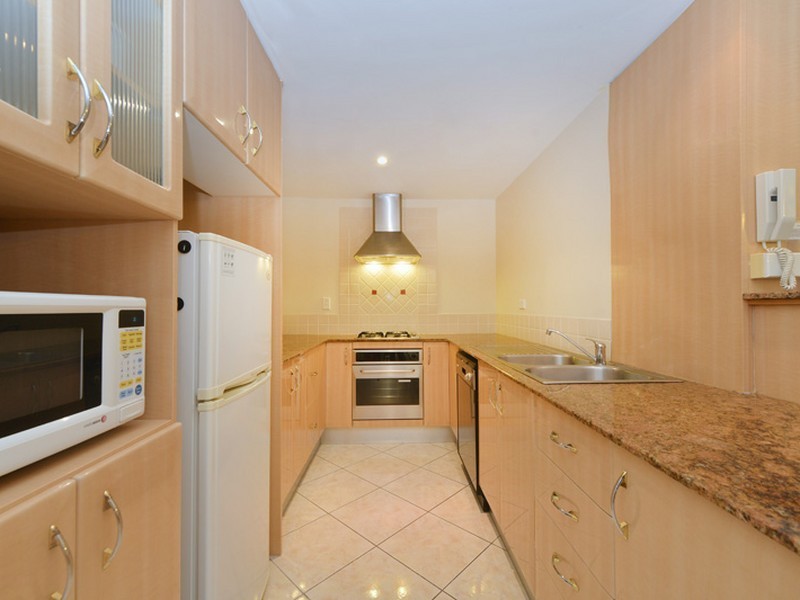 808/2 Greenslopes Street, Cairns North QLD 4870