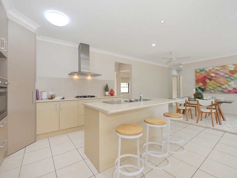 11 Totley Chase, Trinity Park QLD 4879