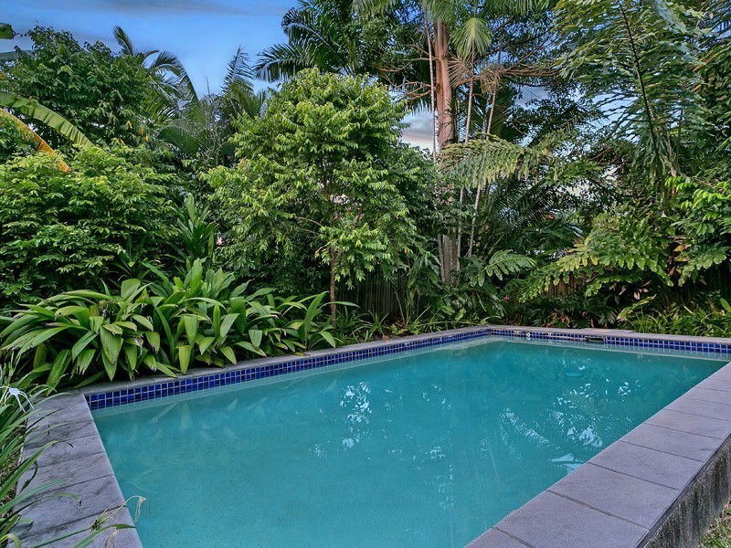 1 Byrnes Close, Whitfield QLD 4870