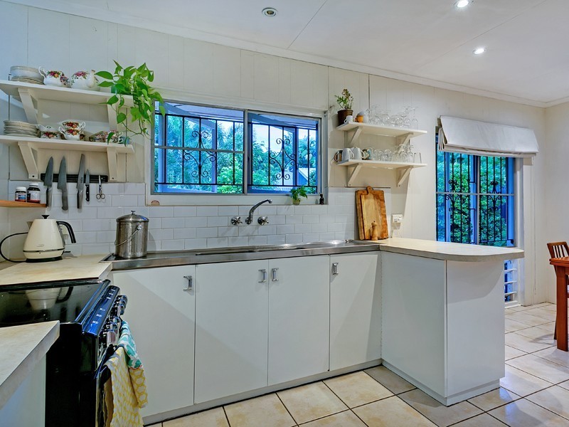 1 Byrnes Close, Whitfield QLD 4870