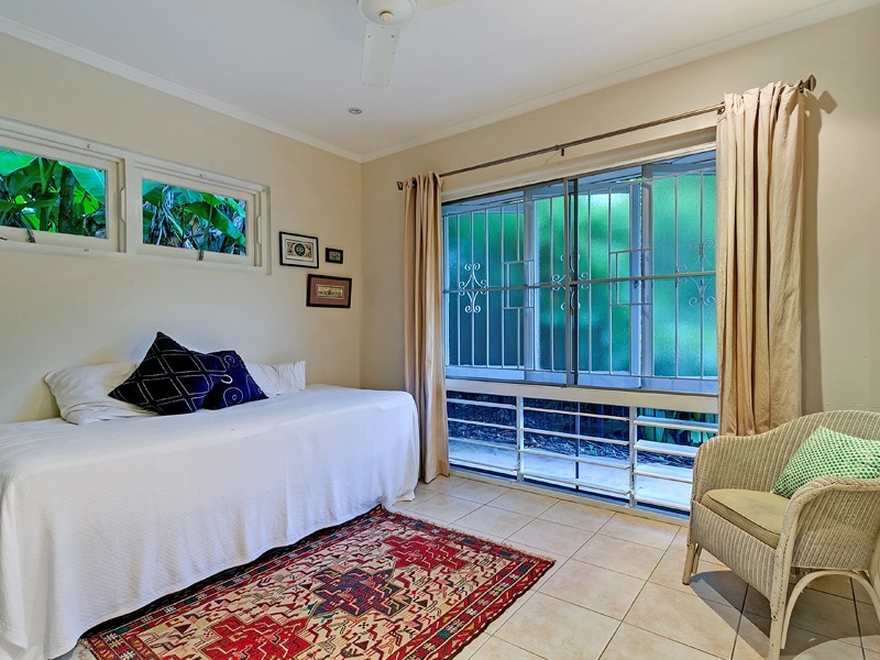 1 Byrnes Close, Whitfield QLD 4870