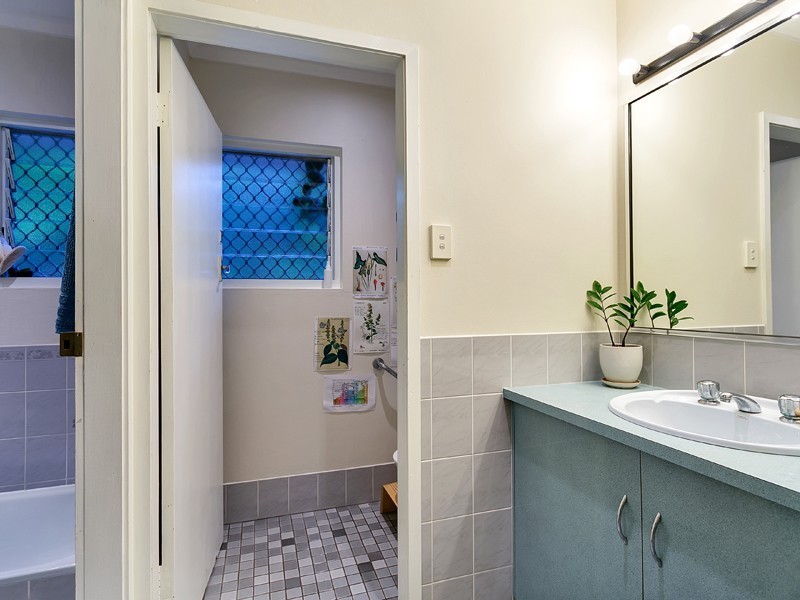 1 Byrnes Close, Whitfield QLD 4870