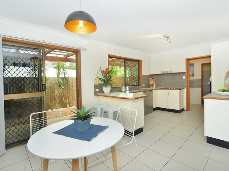 2/66 WISTARIA ST, Holloways Beach QLD 4878