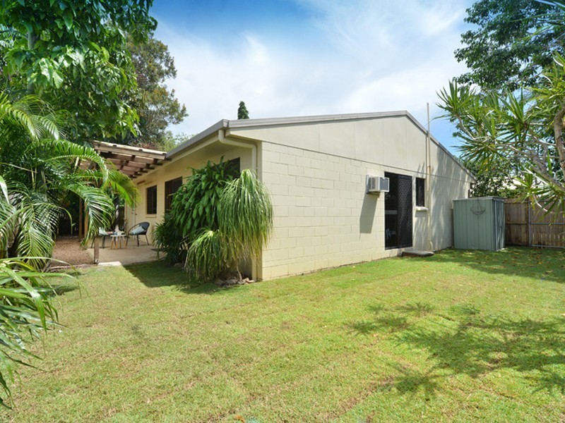 2/66 WISTARIA ST, Holloways Beach QLD 4878