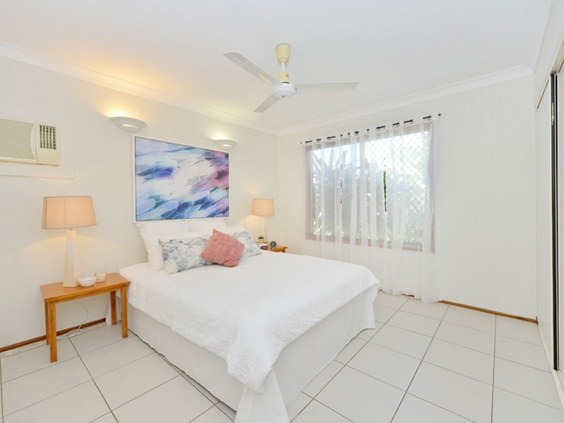 2/66 WISTARIA ST, Holloways Beach QLD 4878