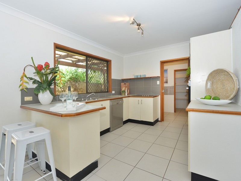 2/66 WISTARIA ST, Holloways Beach QLD 4878