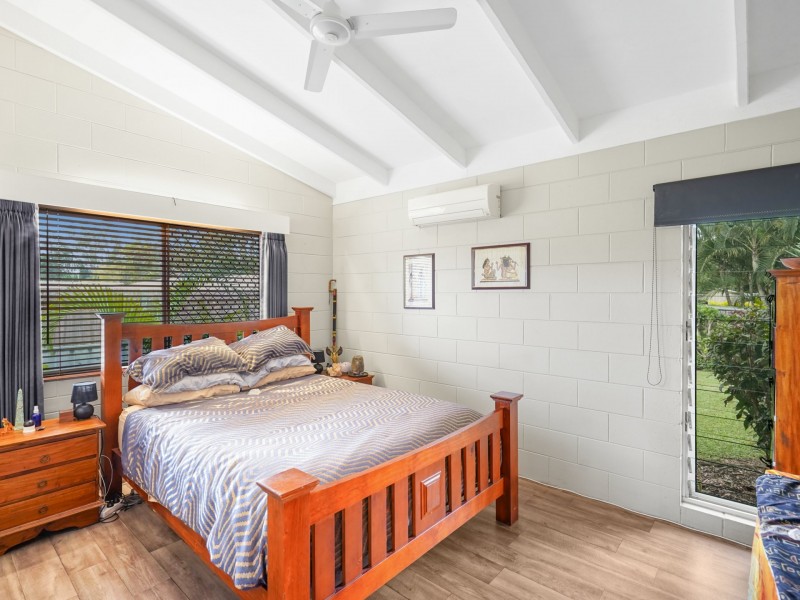 1 & 2/8 Teresa Street, Freshwater QLD 4870