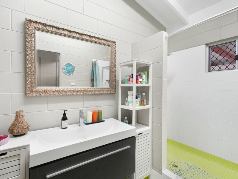 1 & 2/8 Teresa Street, Freshwater QLD 4870