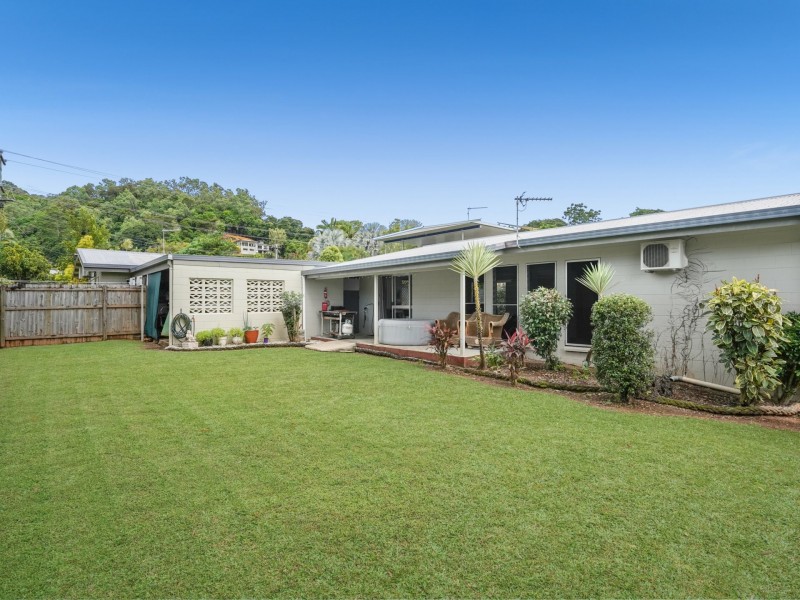 1 & 2/8 Teresa Street, Freshwater QLD 4870