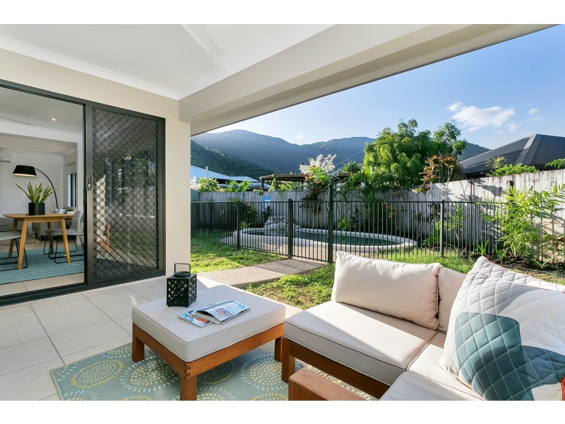 7 Daykin Close, Redlynch QLD 4870