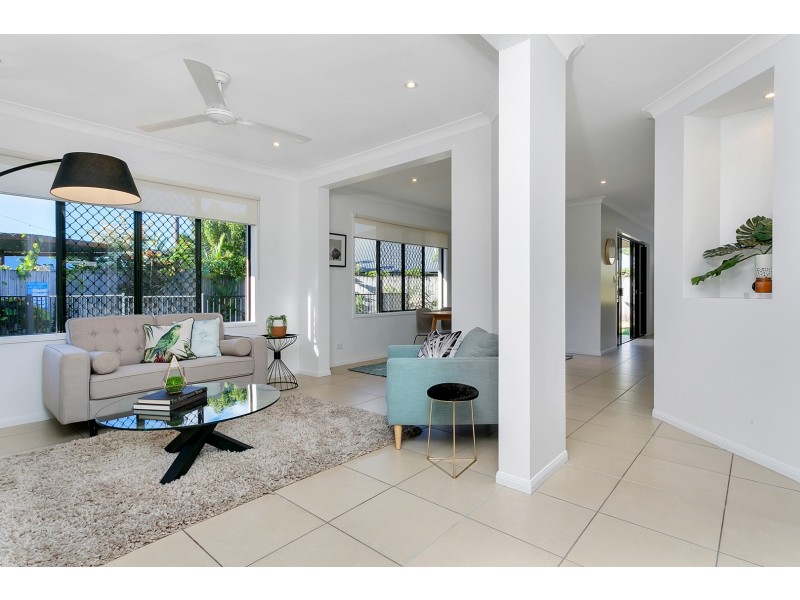 7 Daykin Close, Redlynch QLD 4870