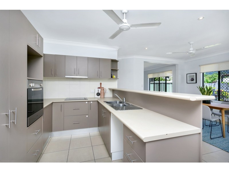 7 Daykin Close, Redlynch QLD 4870
