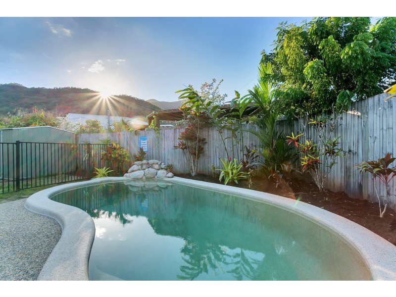 7 Daykin Close, Redlynch QLD 4870