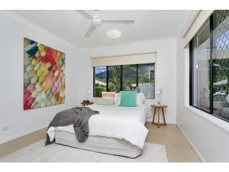 7 Daykin Close, Redlynch QLD 4870