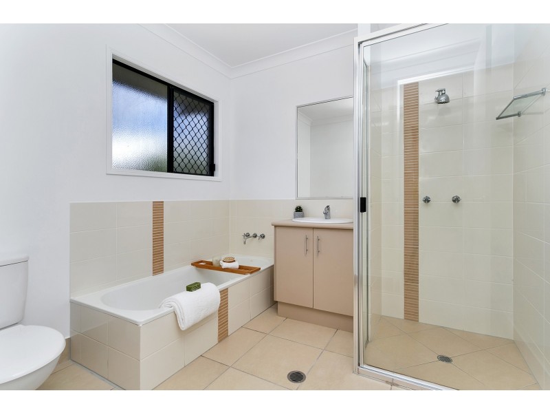 7 Daykin Close, Redlynch QLD 4870