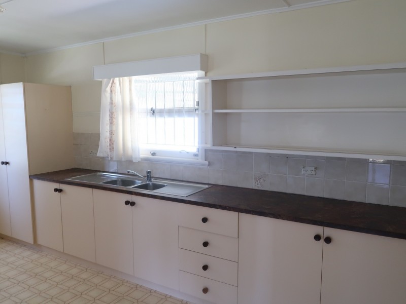 273 Buchan Street, Westcourt QLD 4870